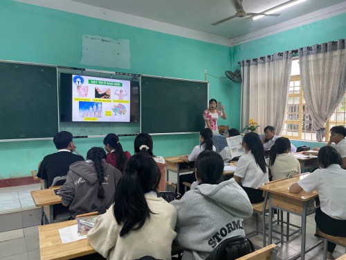 ​ HOẠT ĐỘNG TUYÊN TRUYỀN CHĂM SÓC SỨC KHOẺ SINH SẢN VỊ THÀNH NIÊN, THANH NIÊN TRƯỜNG THPT ĐỖ ĐĂNG TUYỂN NĂM HỌC 2025-2026